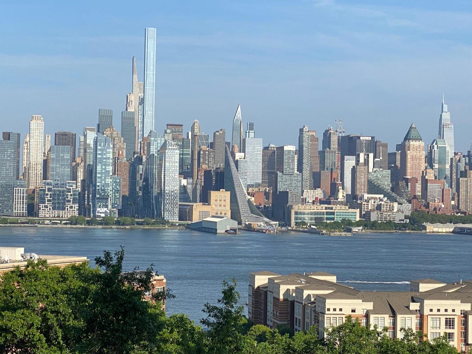The Bergen Nest - 2br Nyc Access Apartment